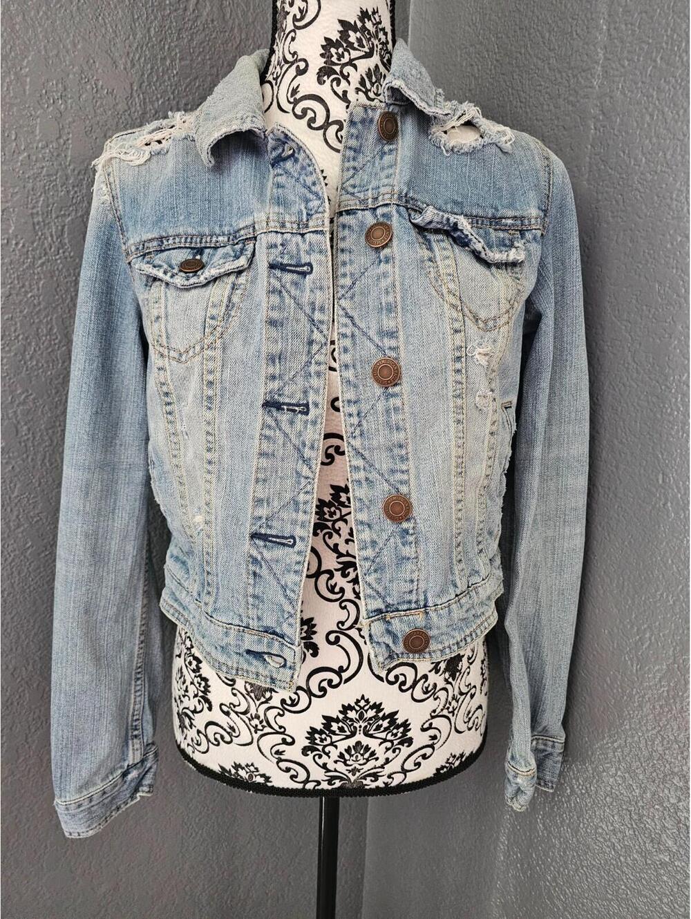 American Eagle Denim Jeans Jacket Cropped Distressed Sz Medium Aztec Embroidered